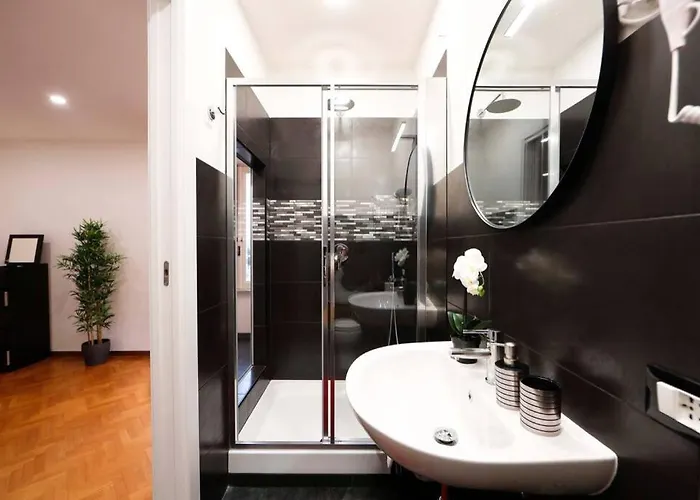 Black Enchanting Jacuzzi Trastevere Rom